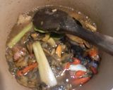 Foto langkah ke 3 dari resep Oseng Kerang Asam Manis.