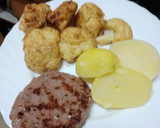 Foto del paso 6 de la receta: Hamburguesa de cerdo a la plancha con coliflor rebozada y papas cocidas