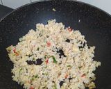 Foto langkah ke 3 dari resep Nasi goreng telur.