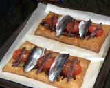 Foto del paso 9 de la receta: Tosta hojaldrada de sardinas y anchoas (videoreceta)