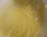 Foto langkah ke 1 dari resep Simple Spaghetti Carbonara.