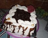 صورة لخطوة 17 من وصفة كيكة الشوكولاتة والكراميل 🎂