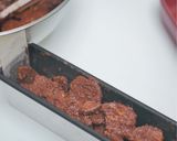 Foto langkah ke 3 dari resep Royal Chocolate Biscuit Cake (Queen Elizabeth’s Favorite) Edisi Valentine.