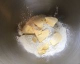 Une image de l'étape 1 de Pâte brisée au lait et fleur d'oranger.