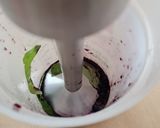 Foto del paso 3 de la receta: Agua de moras y albahaca 🌱 Agua saborizada y refrescante de moras blancas y negras con albahaca 🌱