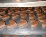 Foto langkah ke 5 dari resep Biskuit Cokelat Tapioka.
