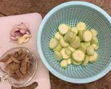 Foto langkah ke 1 dari resep Sayur Oyong.