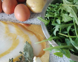 Foto del paso 1 de la receta: Fletán ahumado sobre blinis de patata