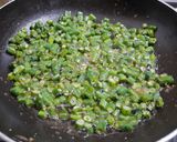 Foto langkah ke 4 dari resep Dadar kacang panjang.