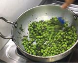 A picture of step 5 of Methi matar malai.