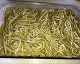 Foto del paso 4 de la receta: Lasaña de tallarines blancos y verdes