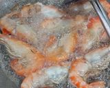 รูปขั้นตอนการทำที่ 2 ของ กุ้งผัดพริกเกลือ(ไม่แกะเปลือก)