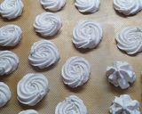 Foto del paso 1 de la receta: Merengues con dulce de leche