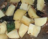 A picture of step 2 of Capsicum Potato dry sabzi.