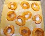 Foto del paso 3 de la receta: Bizcocho de nata con albaricoques fresco