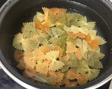 Foto del paso 3 de la receta: Pajaritas salteadas con champiñones