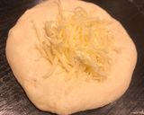 Une image de l'étape 2 de Cheese naan.