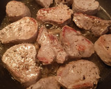 Foto del paso 1 de la receta: Solomillo de cerdo con champiñones, nata y eneldo