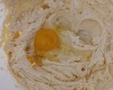 Gluténmentes túrós-mazsolás kuglóf recept fázis 1 fotója