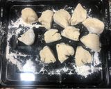 Hình bước làm 2 của món Bánh nướng với Chorizo, phô mai nấm Truffle và Mozzarella