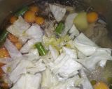 Foto langkah ke 7 dari resep Sop Tulang Ayam Simple.