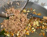 Foto langkah ke 5 dari resep Tumis Pindang Suwir Kecombrang.
