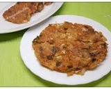 Hình bước làm 4 của món Kimchi Pancake