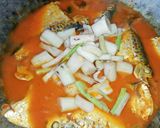 Foto langkah ke 5 dari resep Gulai Asam Lompong Ikan Pilot (Gulai Masam Keladi Ikan Pilot).