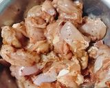 Hình bước làm 1 của món Thịt gà xào hoa tỏi/ngồng tỏi