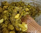 A picture of step 3 of Gawar aani Batata Upkari.