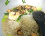 Foto langkah ke 4 dari resep Bihun jagung kuah jamur.