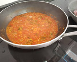 Foto del paso 10 de la receta: Conejo en salsa de tomate con hierbas aromáticas