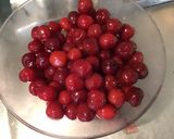 Une image de l'étape 2 de Compote de cerises et pêches de vigne.