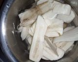 A picture of step 1 of Kele ke bhajiye.