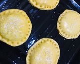 A picture of step 10 of Rounded meat pie.