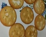 A picture of step 2 of Monaco biscuits topping.