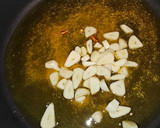 Foto del paso 1 de la receta: Espagueti con sepia, calamar y ajo