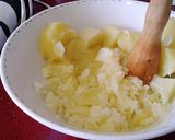 Foto del paso 2 de la receta: Soufflé de patata, morcilla y habitas baby