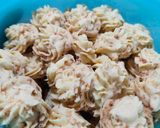 Foto langkah ke 5 dari resep Kue Sagu Keju.