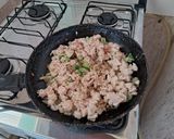 Foto del paso 4 de la receta: Tarta agridulce de pollo y durazno con ciruelas pasas
