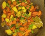 বিন্স গাজরের সব্জী (beans gajorer sabji recipe in Bengali) রেসিপির ধাপ 2 ছবি
