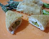 Foto del passaggio 4 della ricetta Involtini di pollo con asparagi e parmigiano