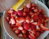 Foto del passaggio 1 della ricetta Semifreddo alle fragole e mascarpone 🍓🍓🍓