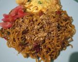 Foto langkah ke 4 dari resep Mie goreng telur dadar orak arik.