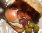 Foto del paso 1 de la receta: Bocata de huevo frito con chorizo de Portugal