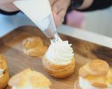 รูปขั้นตอนการทำที่ 2 ของ ชูครีมวนิลานมสด (สูตรหวานนุ่ม)