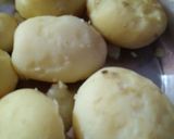 A picture of step 1 of Aloo Bharay parathay.