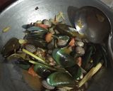 Foto langkah ke 2 dari resep Kerang Saus Tiram.