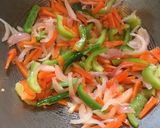 A picture of step 2 of Vegetable Macaroni.