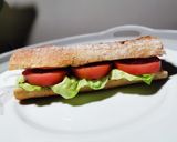 Foto del paso 2 de la receta: Sándwich de pasta de aceituna, tomate y orégano